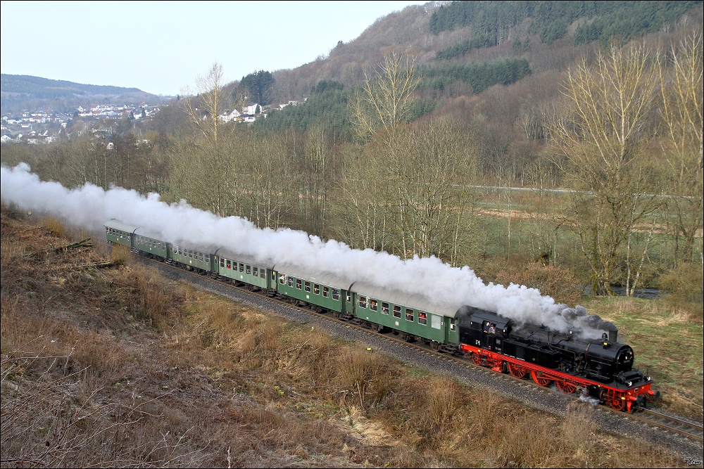 78 468 mit B4yg-Zug von Trier nach Gerolstein. 
Dampfspektakel 2010 Eifel-Mosel
nahe Gerolstein 2.4.2010