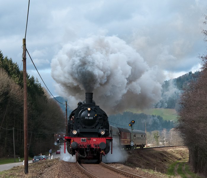 78 468 mit dem DPE 91744 (Hausach-Alpirsbach) bei Kirnbach am 21. Februar 2010.