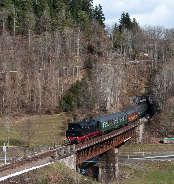 78 468 mit dem DPE 91745 (Alpirsbach-Hausach) am 21. Februar 2010 bei Schenkenzell.