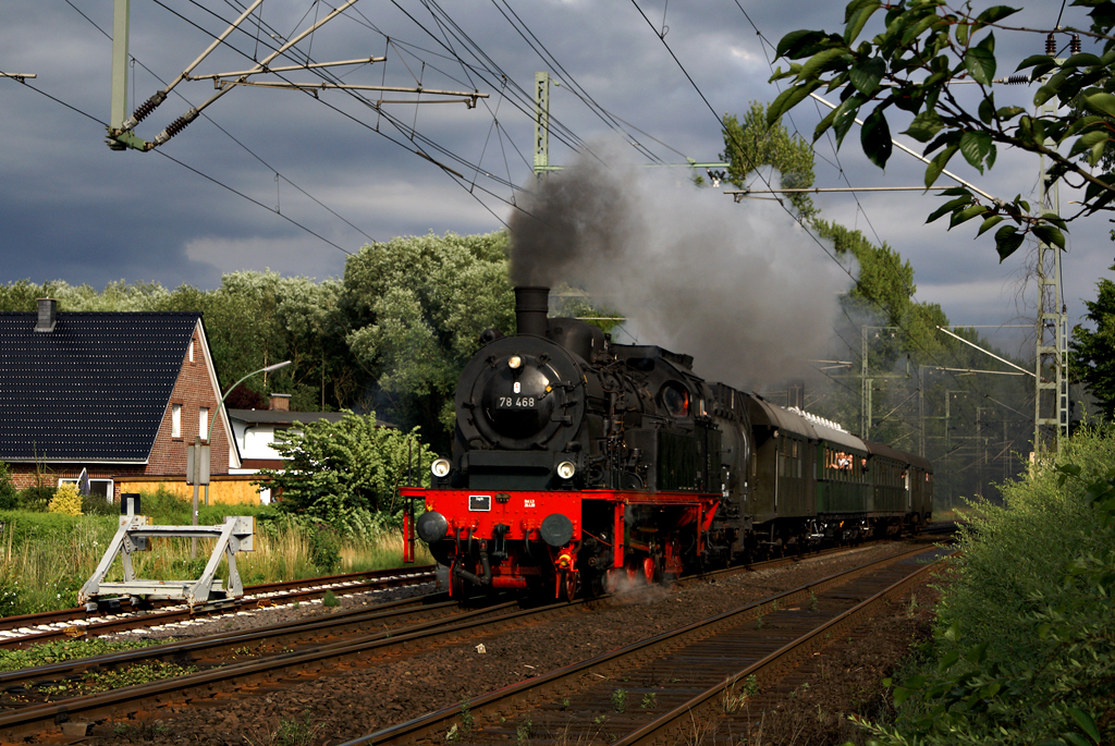 78 468 mit einem Sonderzug nach Niebll am 17.07.2010 in Elmshorn.