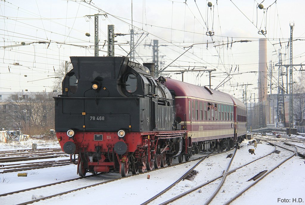78 468 mit Sonderzug in Dortmund Hbf und fuhr weiter nach Willingen, Januar 2013.