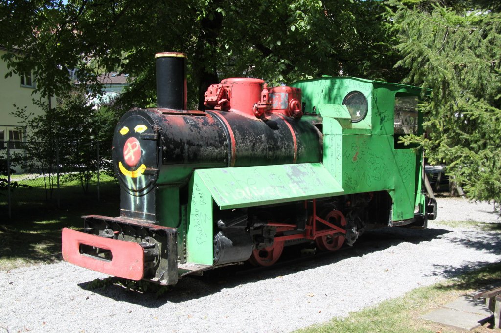 790mm Dampflok ex.�AM 100.18(1920)auf einem Kinderspielplatz in Feldkirch.01.08.12