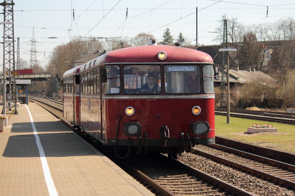 796 739 bei der Durchfahrt des Bahnhofs Hochstadt Marktzeuln am 26.03.2012.