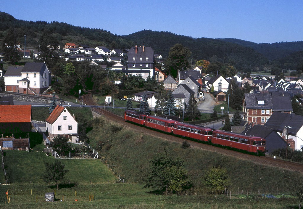 796 748 u.a. als N 7270 bei Siegbach Eisemroth, 04.10.1989. Die Strecke Herborn - Niederwalgern wurde 2001 eingestellt.