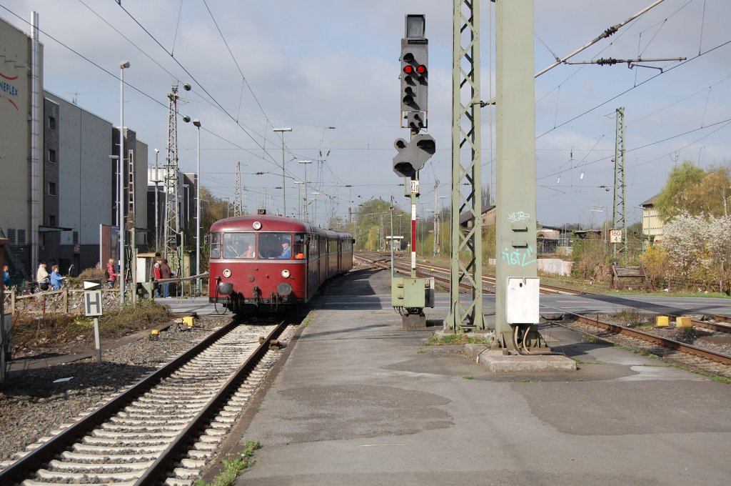 796 802 + 996 309 + 996 299 + 796 690 als DPE 90381 Dortmund Hbf - Lippstadt, hier bei der Einfahrt in den Bhf Lippstadt, von dort geht die Fahrt weiter auf die Strecken der WLE, 09.04.2011.
