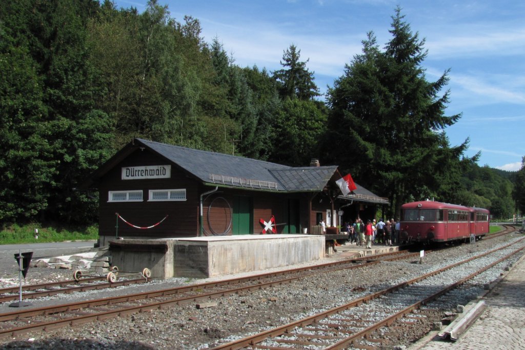 798 731+998 744 der Eisenbahnfreunde Rodachtal am 12.09.2010 im Bahnhof Drrenwaid.