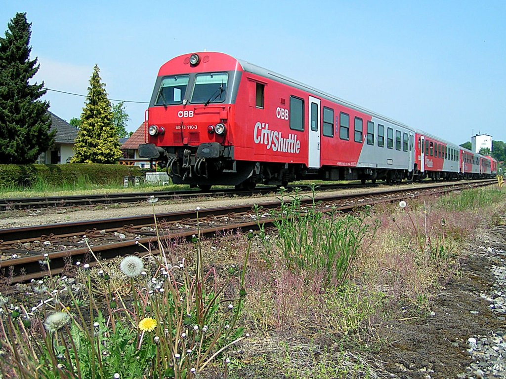 80 73 110-3 erreicht als R5818 den Bhf. Mauerkirchen;110512