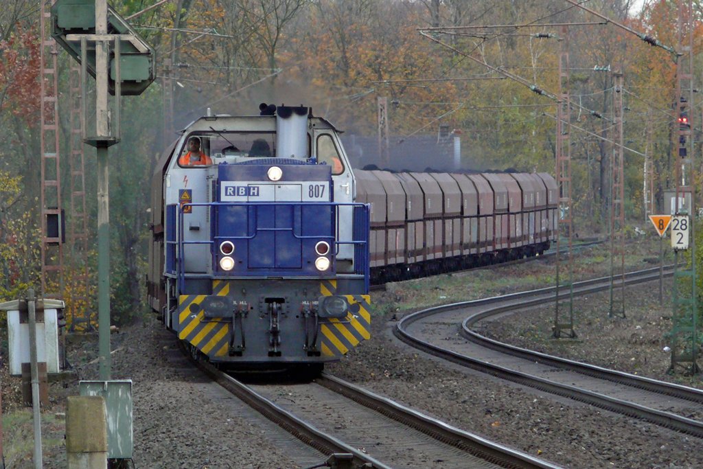 807 der RBH in der Nhe von Gelsenkirchen-Bismarck 3.11.2009