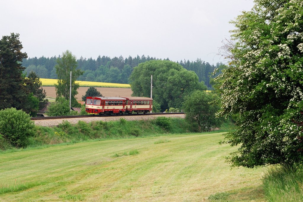 809 208 mit Os 8506 vor Holkov (23.05.2011)