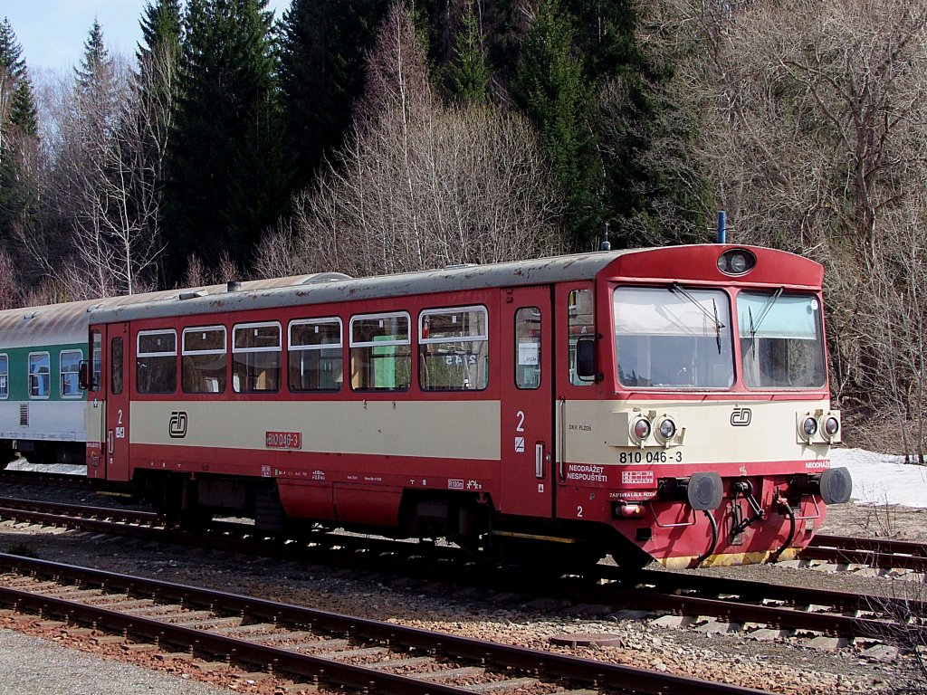 810 046-3 wird im Bhf. Bayerisch Eisenstein in Krze fr Zugleistung Os7501 bereitgestellt; 120328