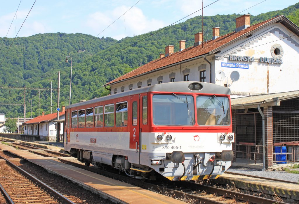 810 405-1 nach Ankunft als Regionalzug Os 6104 aus Bansk tiavnica/Schemnitz (08:53) nach Knotenbahnhof Hronsk Dbrava (09:23); 09.06.2012. Hoffen wir, der Personenverkehr auf die „Strecke der Jugend“ nach der Welterbestadt (SR 154; 1873, 1946/49) bis Dezember 2012 wird gerettet…