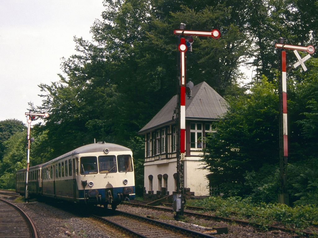 817 713 mit 515 526 im August 1993 in Neanderthal.