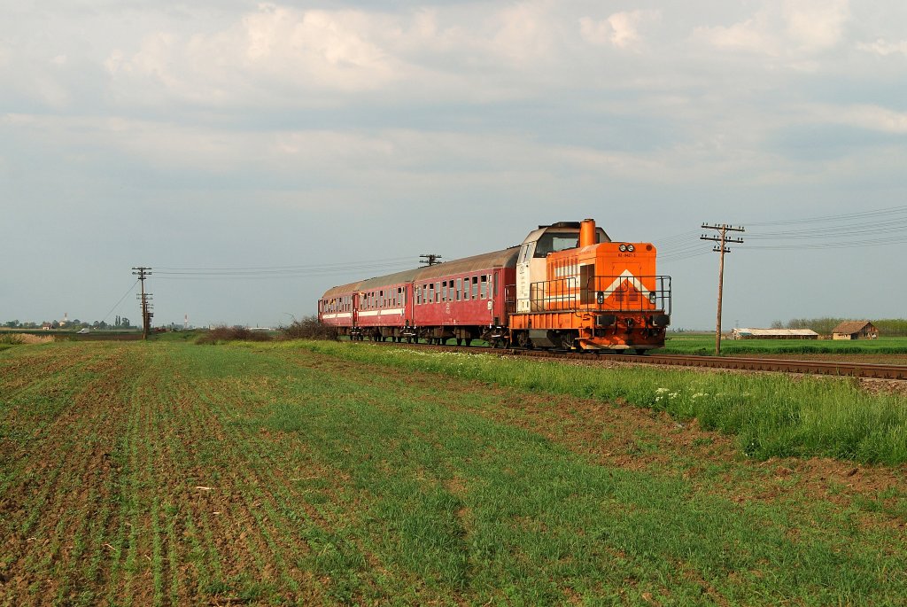 82-0427 mit dem P 3116 vor Simand (03.05.2010)
