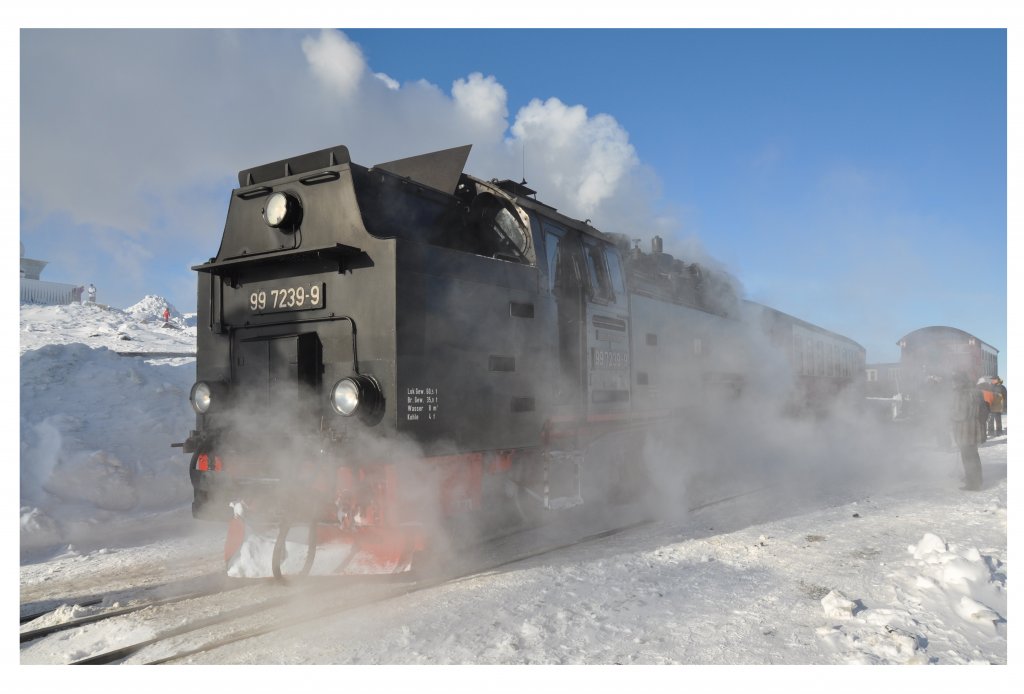 ‎99 7239-9 auf dem Brockenbahnhof bei der ausfahrt (11.02.2012)