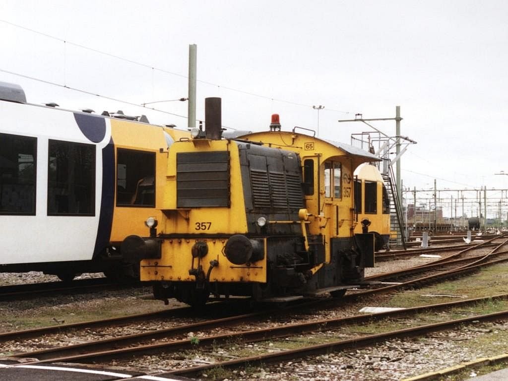 “Sik” 357 in Hengelo am 4-5-2001. Bild und scan: Date Jan de Vries.
