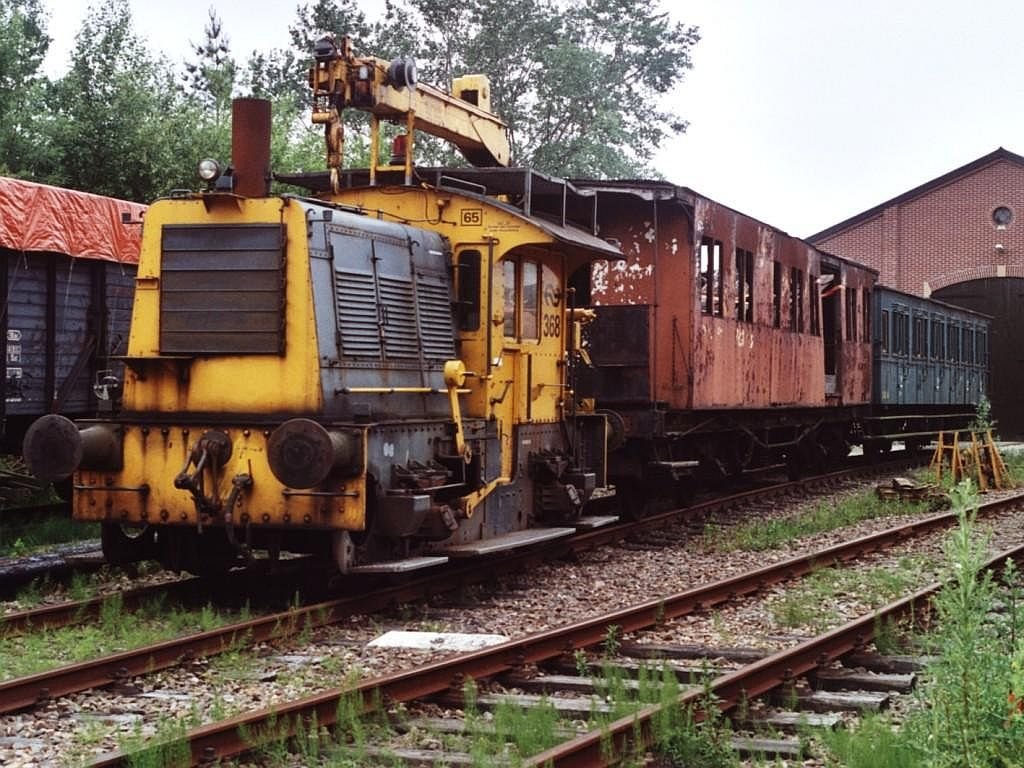 “Sik” 368 (MBS) auf Bahnhof Haaksbergen am 1-6-2000. Bild und scan: Date Jan de Vries.