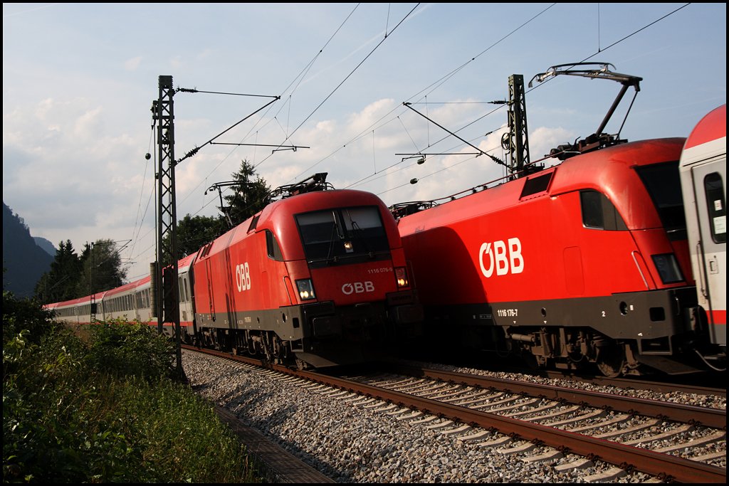… Um 17:48:13 Uhr legt sich 1116 076 mit dem OEC 566 „STADT INNSBRUCK“ in die Kurve und konnte auf Hhe der 1116 176 abgelichtet werden. (08.08.2009)