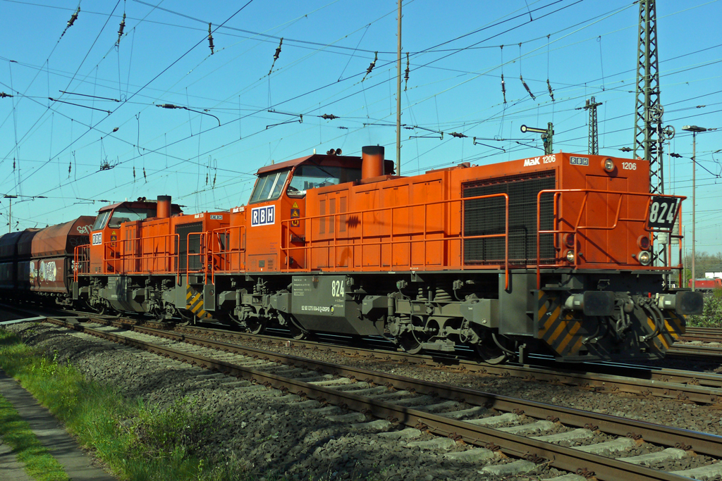 824 der RBH in Oberhausen-West 17.4.2010 