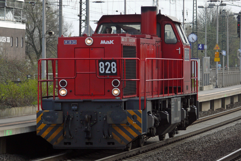 828 der RBH in Recklinghausen-Sd 7.4.2010