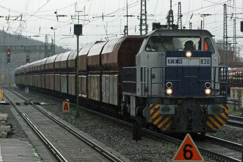 830 der RBH in Oberhausen Osterfeld-S�d 10.11.2010