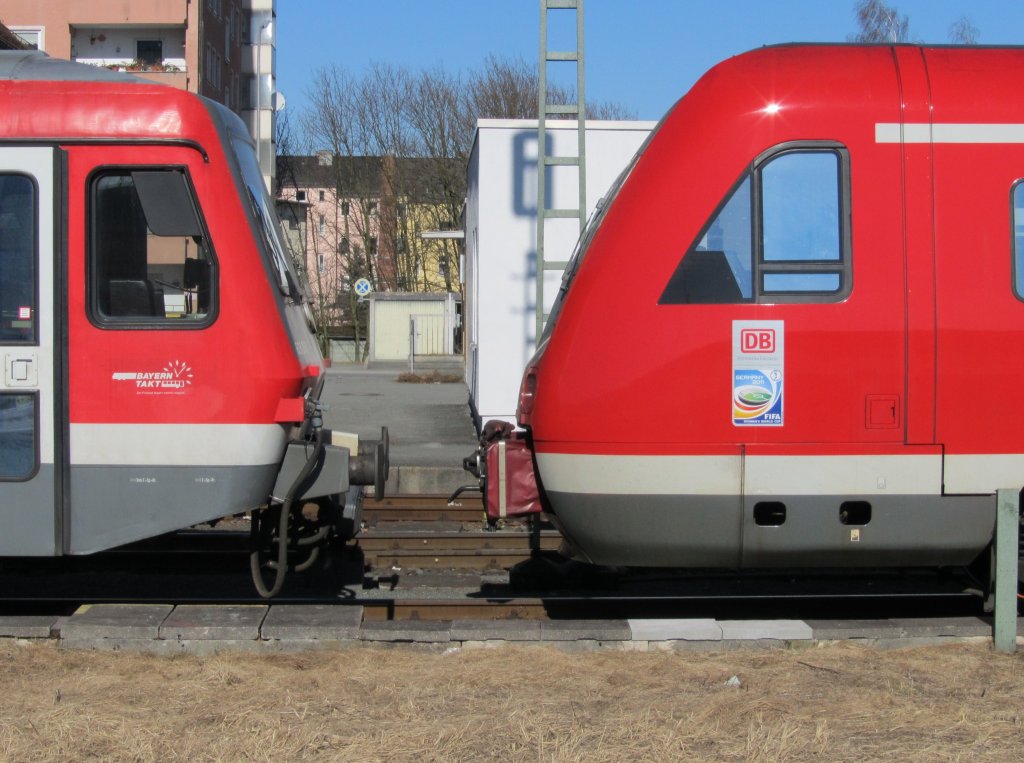 8.3.2011 14:01 Bahntreff in Hof (Saale) Hbf, Baureihe 612 988 trifft beim rangieren auf Baureihe 628 245.