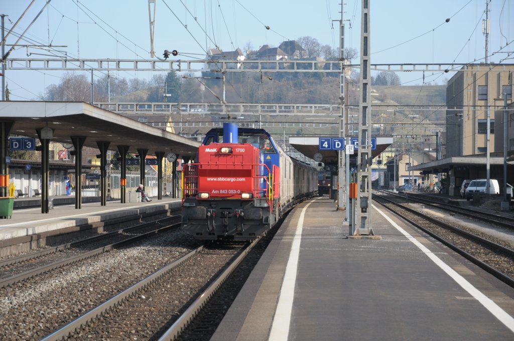 843 053 am 09.03.11 im Bahnhof Lenzburg