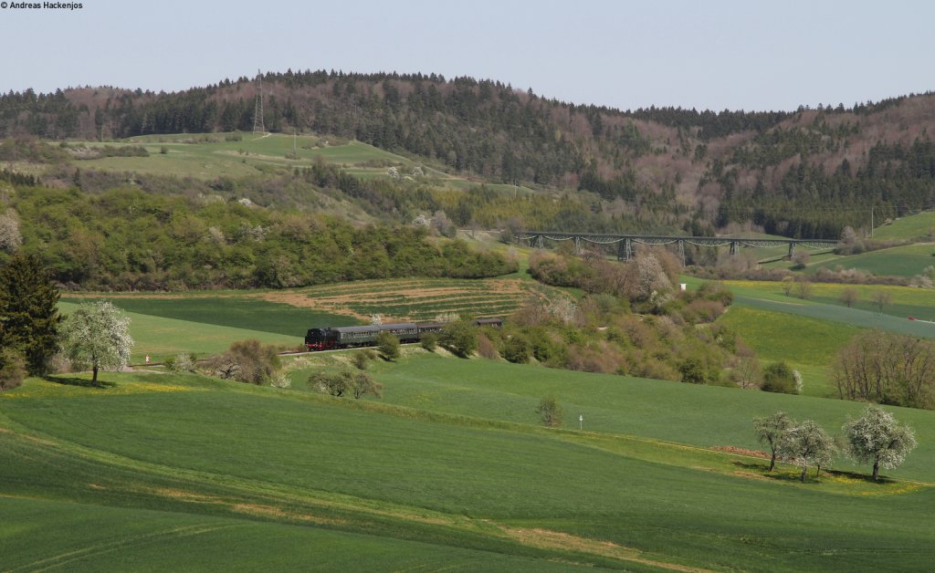 86 333 mit dem Planzug (Zollhaus Blumberg-Weizen) bei Epfenhofen 28.4.12