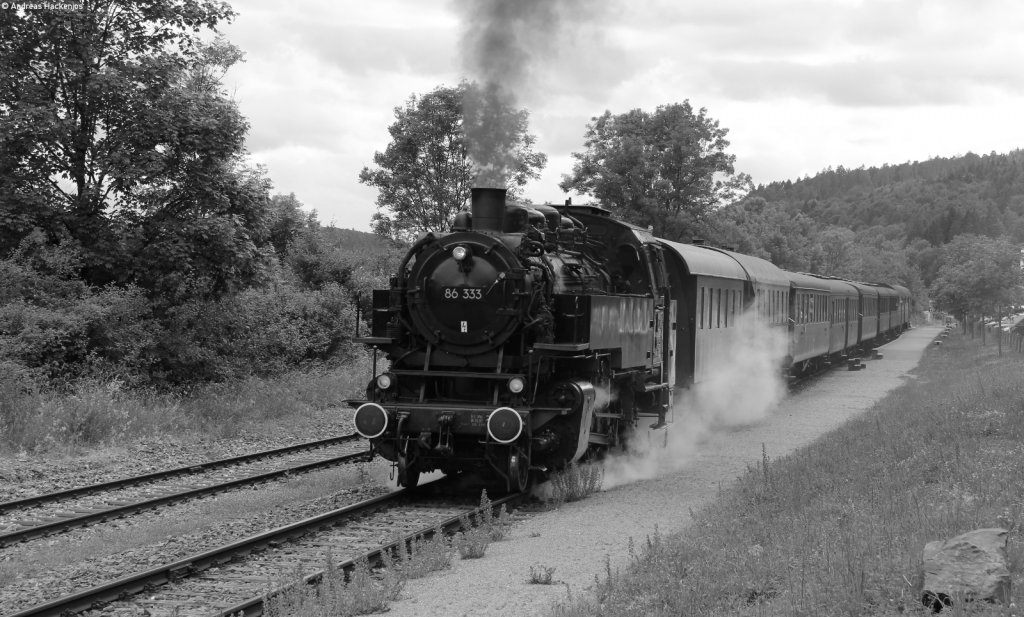 86 333 mit ihren Zug von Weizen nach Blumberg in Weizen 23.6.13