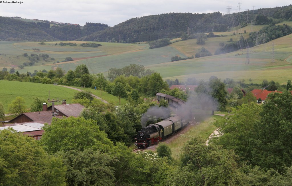 86 333 mit ihren Zug von Weizen nach Blumberg bei Ftzen 23.6.13