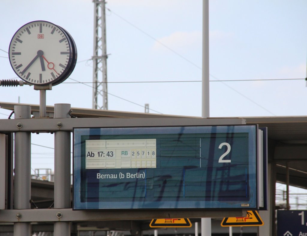 8.6.2013 Eberswalde Hbf. Fahrtzielanzeiger mit Sonderzug 25718. Warum nur bis Bernau geschildert - unbekannt. Route war Ebw - Bernau - Innenring - Lichtenberg - Schneweide.