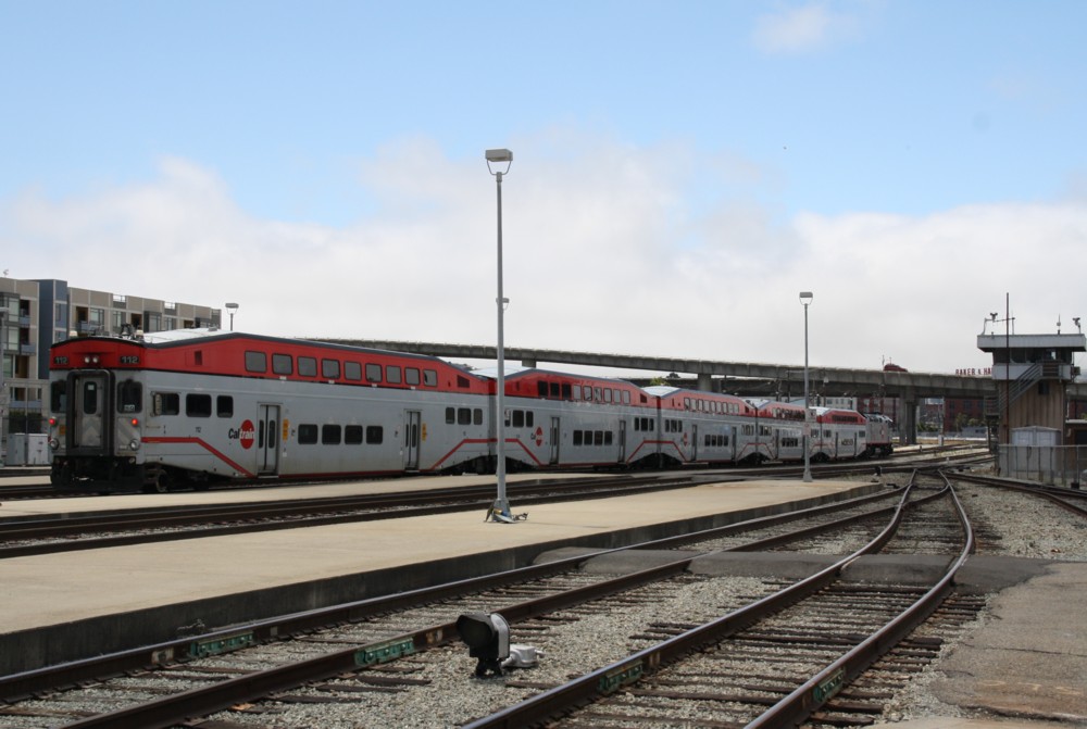 8.7.2012 San Francisco Caltrain Station. Einfahrt eines Zuges aus San Jose Diridon.