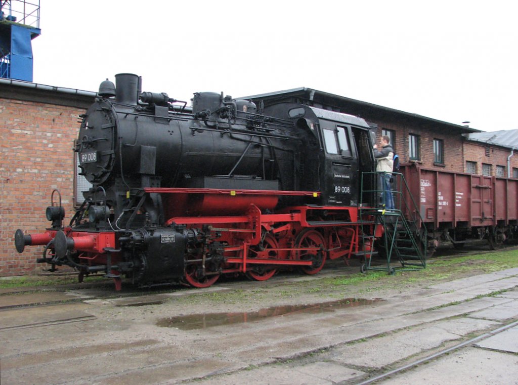 89 008 am 29.09.2007 im Eisenbahn und Technikmuseum Schwerin