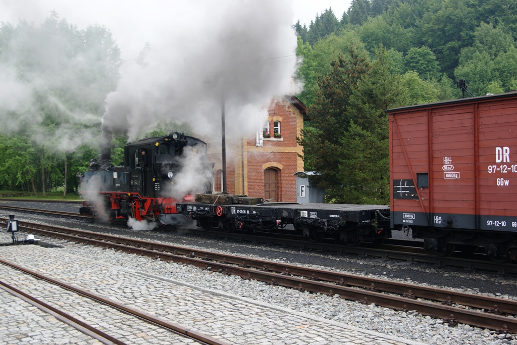 9 1542-2 mit einem GmP bei er Ausfahrt aus dem Bf Steinbach. Aufgenommen am 01.06.2012. 