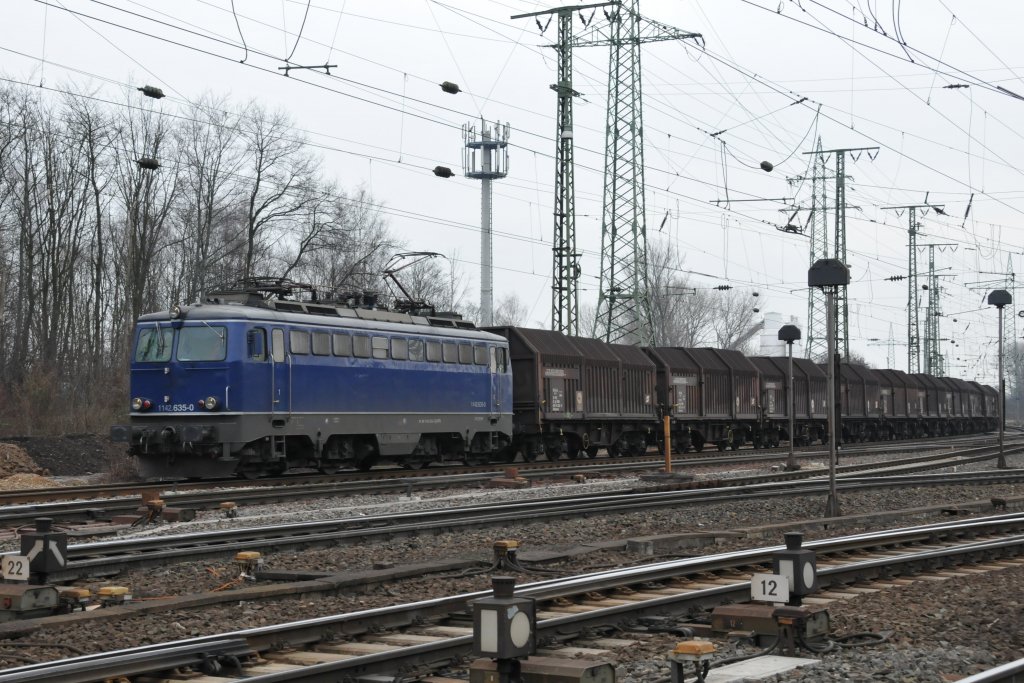 91 80 1142 635-3 D-NTS rollt mit einem Gterzug durch Kln-Gremberg. Aufgenommena m 26/02/2011.