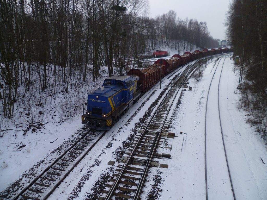 92 80 1203 103-7 D-MWB fuhr am 15.02.13 mit einem Holzzug durch Marktredwitz Richtung Hof.