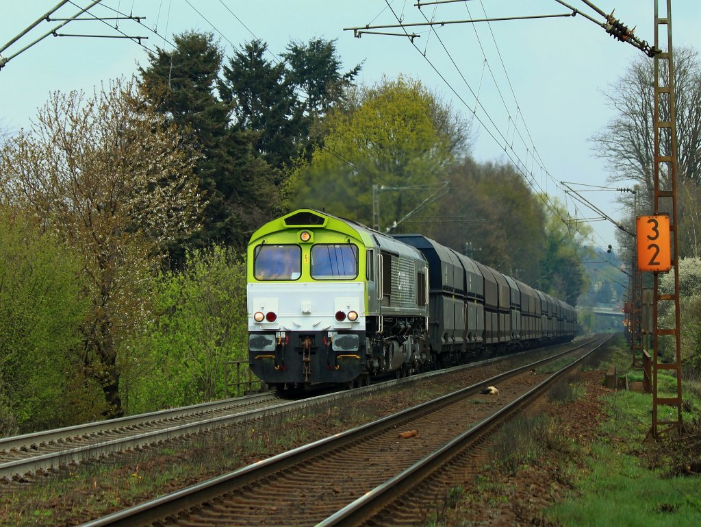 92 80 1266 016 D-CTB von Captrain, eine Class66, am 13.04.2012 mit einem leeren Kohlenzug auf der Rampe der Montzenroute von Aachen West nach Belgien.