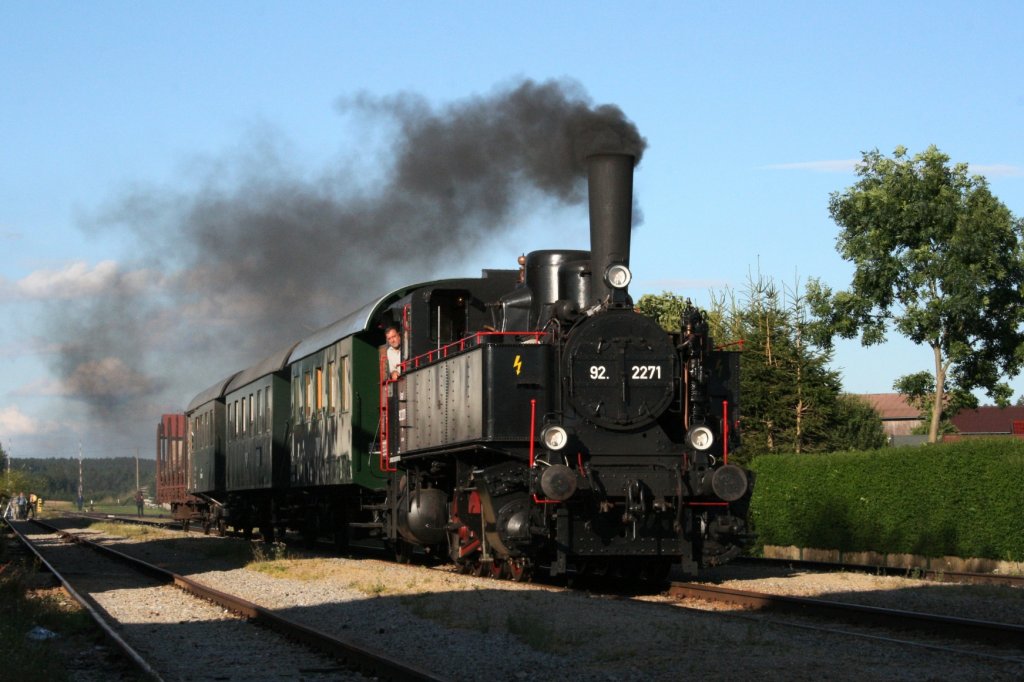 92.2271 mit einem GmP bei der Einfahrt in den Bahnhof Martinsberg/Gutenbrunn, aufgenommen im Zuge einer Fotofahrt am 08.08.2010.
