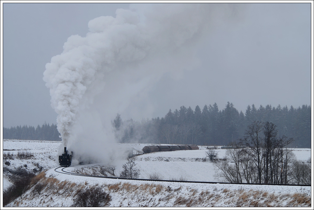 92.2271 vom MLV als Vorspann vor 93.1420 am 10.2.2013 als NF 95405, aufgenommen bei den Bgen vor OBer Nondorf.

http://www.lokalbahnverein.at/deutsch/index.php