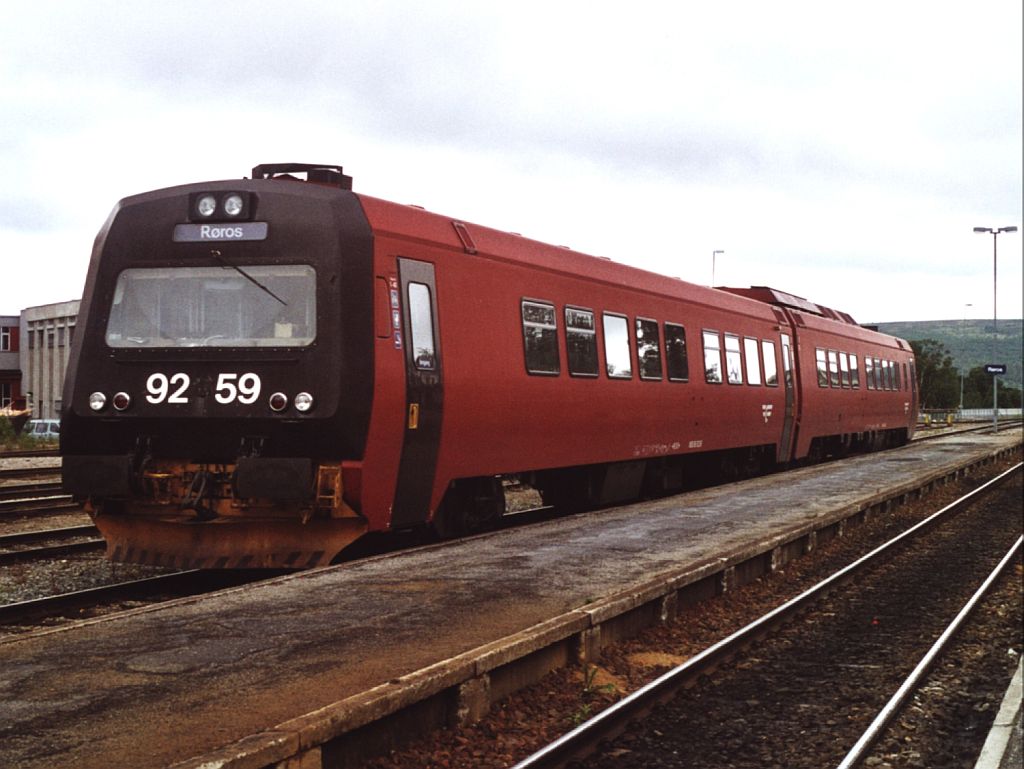 92.59, 92.09 auf Bahnhof Rros am 7-7-2000. Bild und scan: Date Jan de Vries.