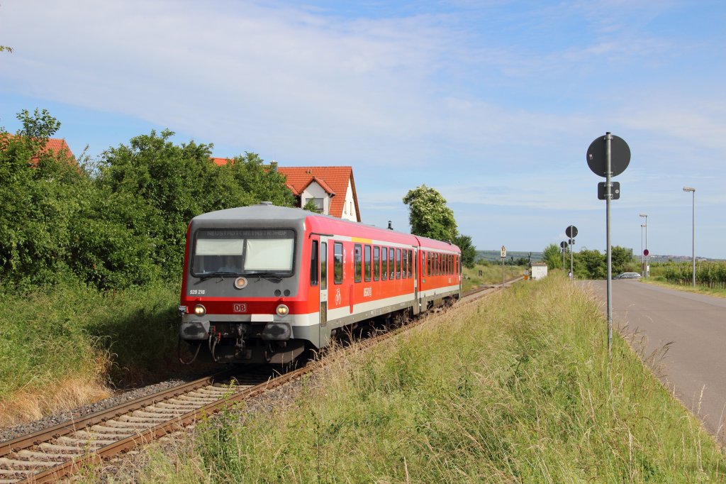 928 218 als RB 28421 (Grnstadt - Neustadt (Weinstr) Hbf) bei der Einfahrt in Wachenheim (Pfalz) am 16.06.13