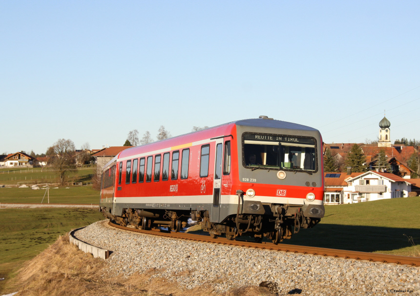 928 239 durchfhrt gerade den Ort Bodelsberg der an der Auerfernbahn KBS 976 liegt.