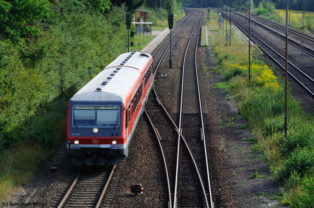 928 416 als RE 59798 von Regensburg Hbf nach Neustadt (Waldnaab) bei der Durchfahrt in Irrenlohe, 21.08.2012
