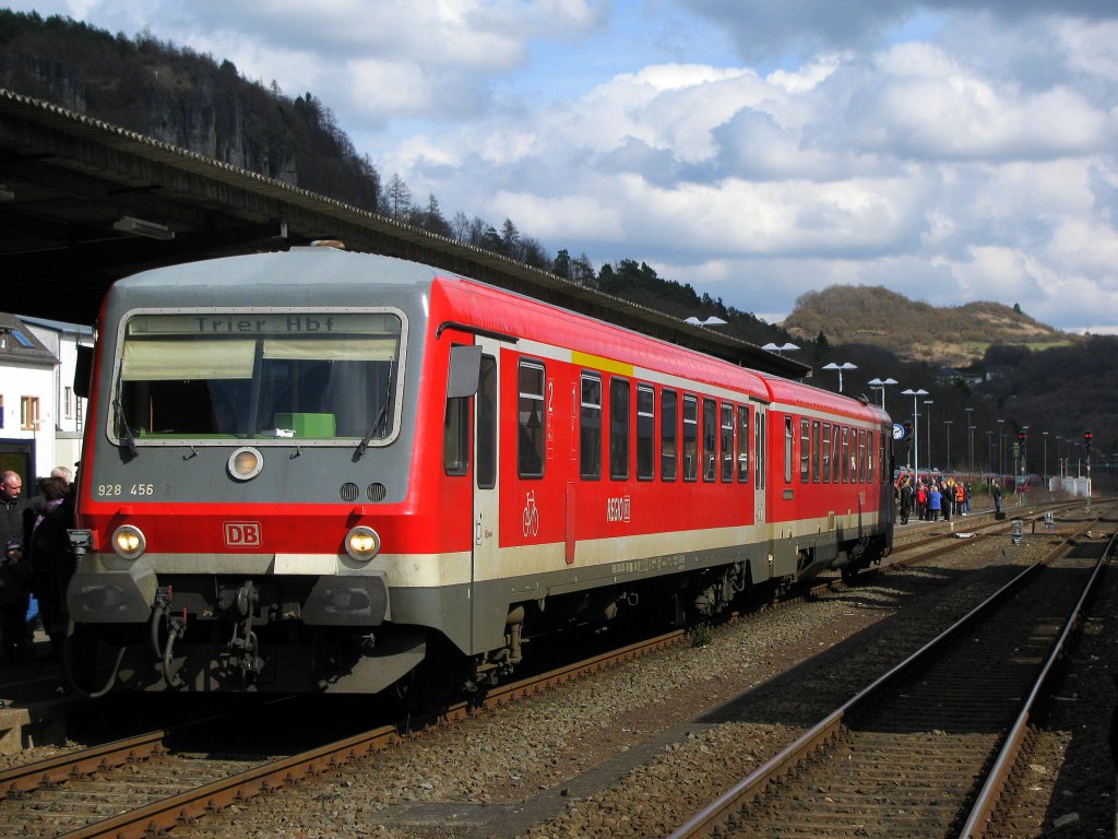928 456 steht als RB nach Trier zur Abfahrt bereit am 02.04. bereit.
