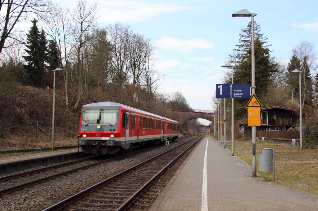 928 507 als RB 30789 (Solingen Hbf - Wuppertal Hbf) bei der Einfahrt in Solingen-Schaberg am 25.03.13