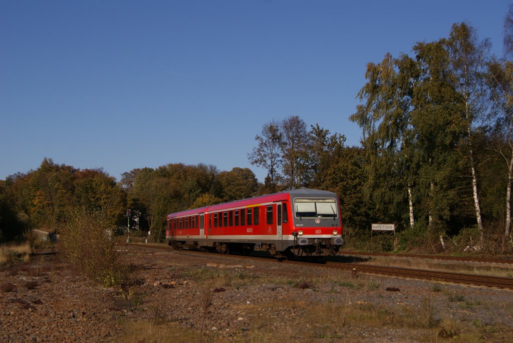 928 527 als RB 47 nach Solingen Hbf am 22.10.2011 in Remscheid-Lennep