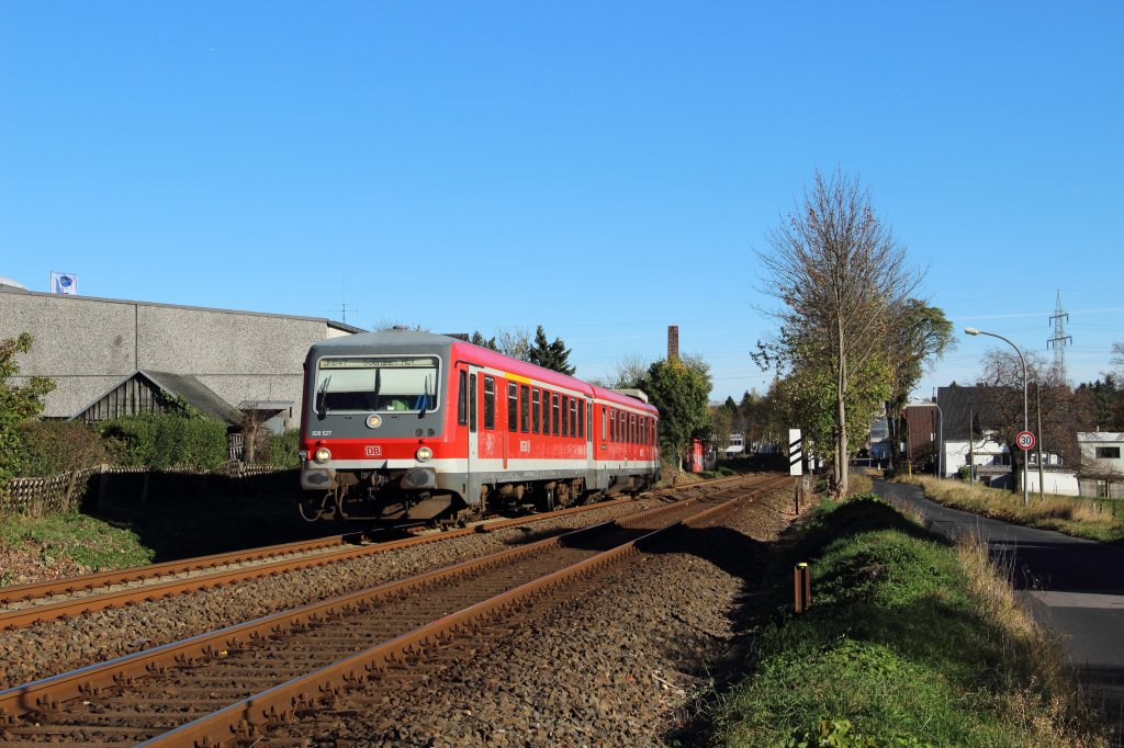 928 527 als RB 47 (Wuppertal Hbf - Solingen Hbf) am 27.10.2012 zwischen Remscheid-Lennep und Remscheid Hbf
