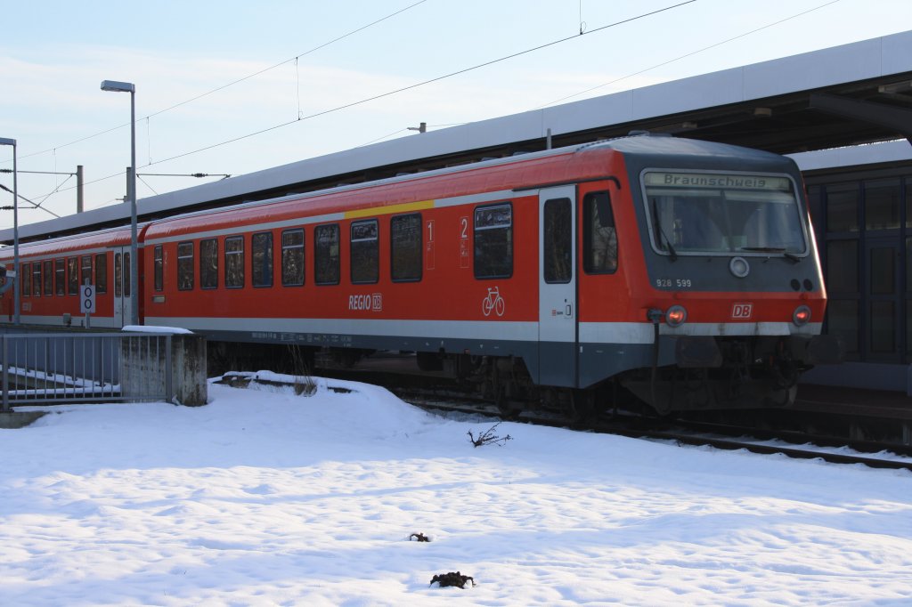 928 558 mit einer Regionalbahn nach Braunschweig in Gifhorn
