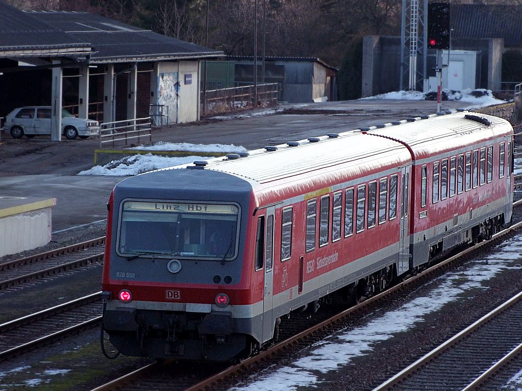 928-559 ist als REX5993 Richtung Linz/Donau unterwegs;110206