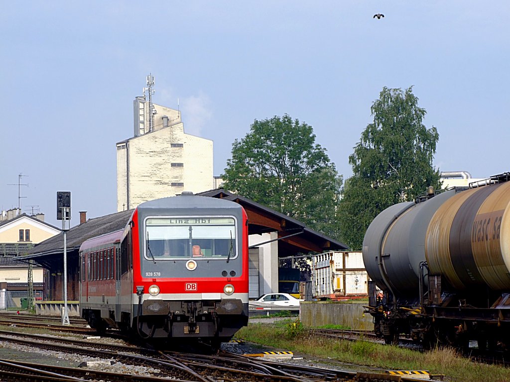 928-578 rattert als REX5993 �ber die Weichen der Rieder Ostausfahrt;110918