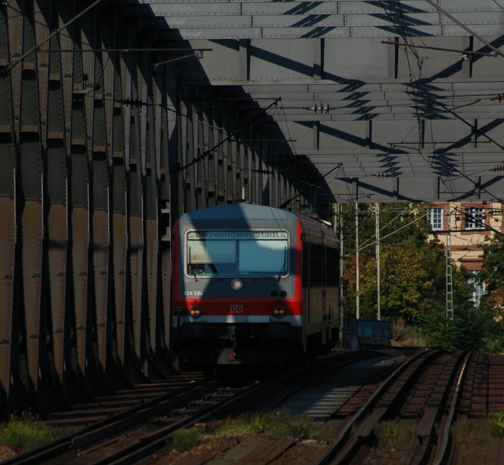 928 594 als RB 13538, Mannheim Hbf - Bingen(Rhein) Stadt zwischen Mannheim & Ludwigshafen auf der Rheinbrcke. 09.09.2012